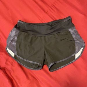 Black & Camo 5 Star Zyia Shorts